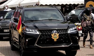 According to reports, a KIA Rhino truck collided with the car, causing the collision. The driver of the Toyota Land Cruiser died on the scene, while three other passengers suffered varied degrees of damage. President Akufo-Addo, who visited the funeral of former Deputy Finance Minister John Kumah in Kumasi over the weekend, was not in the convoy when the tragedy occurred. Social media videos show the heavily crushed Toyota on the side of the road, with several security guards nearby.